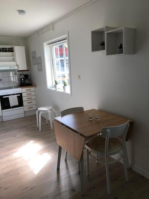 Apartment Koselig Nyoppusset 3 Roms Med Egen Parkeringsplass I Rolige Omgivelse Naer Sjoen, 2 Mil Nord For Sentrum. Bergen