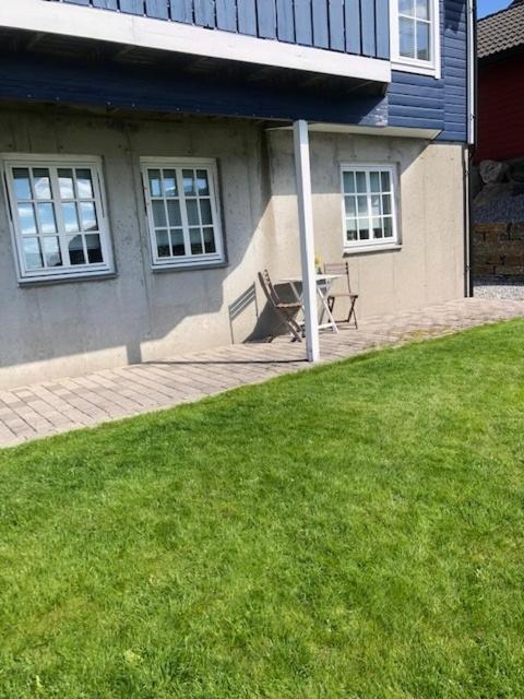 Apartment Koselig Nyoppusset 3 Roms Med Egen Parkeringsplass I Rolige Omgivelse Naer Sjoen, 2 Mil Nord For Sentrum.